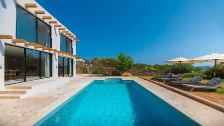 Villa de lujo en venta en Ibiza con vistas al mar – Diseño moderno en Cap Martinet
