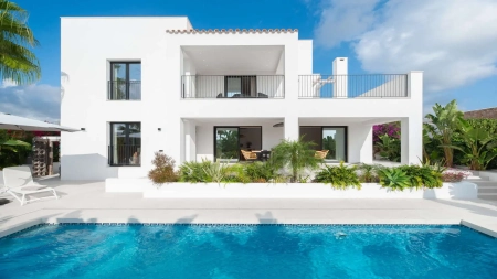 Villa moderna de lujo en Sa Carroca con piscina y vistas a Dalt Vila