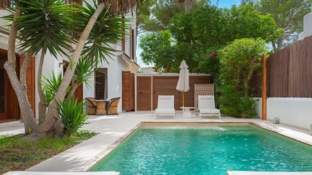 Apartamento en Planta Baja en Venta en Santa Gertrudis con Gran Piscina Privada