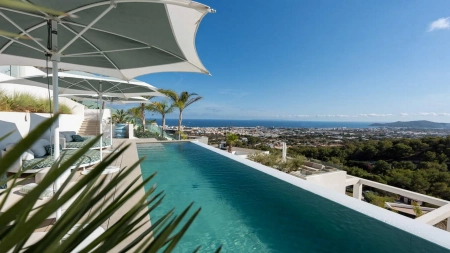 Villa de Lujo en Cas Mut con Vistas al Mar y Formentera en Venta
