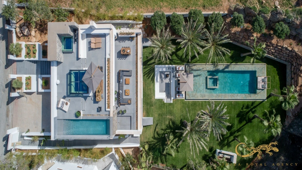Villa de lujo en Can Furnet con piscina y vistas panorámicas a Dalt Vila, Formentera y el mar.