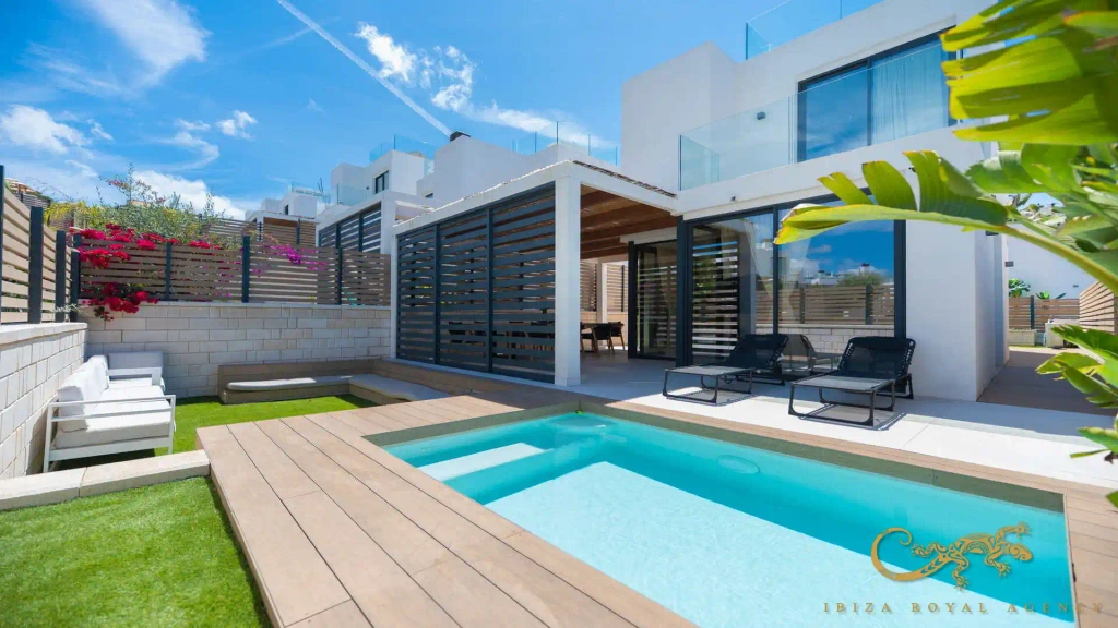 Villa cala tarida costes mantenimiento